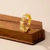 Novo Estilo Anel Feminino Aberto em Forma de Gota com Zircônia Inlaid em Ouro de Areia Vietnamita Cruzado Joias de Longa Duração Fornecedor
