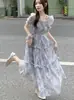 Vestido Novo Retro Outono 2026 Gola Quadrada Estampa Floral Feminino Super Fada Estilo Floresta Cintura Marcada Emagrecedor Barra com Babados Saia Longa