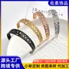 Pulsera Casual de Acero Inoxidable con Patrón Calado Pulsera Abierta en Forma de C Color Acero Pulsera de Moda Retro Pulsera para Hombre
