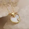 Collar Colgante Corazón de Concha Blanca Incrustado con Circonita, Chapado en Oro de 18K, Pequeño y Exquisito de Cobre, para Mujer, Cadena de Clavícula de Lujo Ligero de Moda