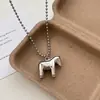 Collar de Metal con Flor de Pony Personalizado para Mujer 2026 Estilo Nuevo Diseño Único de Nicho Cadena para Clavícula Cadena Larga para Suéter