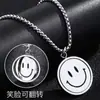 Estilo Ins Criativo Flip Expressão Titânio Aço Colar Literário Homens e Mulheres Tendência Rotação Rosto Sorridente Pingente Hip-Hop Joias