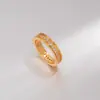 Anel vintage de zircônia de luxo leve em formato de coração vazado, estilo minimalista, anel aberto personalizado para o dedo indicador, joia versátil estilo coreano ins