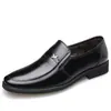 Zapatos de Cuero Nuevos para Hombre Resistentes al Desgaste Antideslizantes Verano y Otoño 2025 Zapatos de Vestir Formales Huecos Punta Redonda Slip-On Piel de Vaca de Primera Capa
