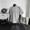 Camiseta Masculina Estilo Americano Patchwork Desconstruído Ombro Reto Manga Curta, Top Versátil Elegante de Verão, Casual Solto Meia-Manga