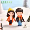 Día de San Valentín Pareja Tomándose de la Mano Paisaje en Miniatura Escritorio DIY Accesorios de Decoración de Bola de Cristal Estado de Ánimo de Chica Dulce Figura de Pareja