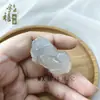 Venta directa del fabricante: Colgante Pixiu de Calcedonia Blanco Hielo en Nuevo Estilo Chino, Colgante Unisex de Ágata Congelada Lichi Bestia Mítica Auspiciosa