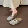 Sandálias chinelo de malha para verão ao ar livre femininas, modelo novo 2026, respiráveis, com uma única tira de fivela e design trançado vazado