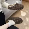 Nuevas pantuflas de exterior estilo ins de lunares para mujer, súper bonitas, con soporte, elegantes, modelo 2026, de suela gruesa, perfectas con faldas, superventas