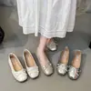 Sapatos Rasos Femininos com Laço e Bico Quadrado, Novo Verão 2025 Versátil Prata Rasos Suaves Mocassins