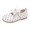 Elegantes zapatos de suela plana para niña estilo princesa con lazo de lunares, nuevo modelo primavera y otoño 2026, zapatos Mary Jane de piel para bebés