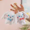 Llavero de Peluche de Dibujos Animados Muñeca Sanrio Pareja Coche Bolsa Llavero Captura Muñeca Máquina Bolsa Colgante Venta al por Mayor