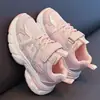 Tênis casuais para meninas, nova coleção outono 2026, sola macia, antiderrapante, com tiras de velcro, adornos de strass da moda, design doce e versátil, respirável