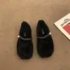 Marca da Moda Outono/Inverno 2026 Novos Sapatos de Pelo Femininos para Uso Externo Mocassins de Solado Macio com Pelúcia Sapatos de Algodão Modernos Versáteis Sapatos de Algodão de Fundo Plano