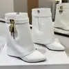 Botas de Pierna de Pantalón con Hebilla Puntiaguda 2026 Nuevo Estilo Europeo Americano Tiburón Botas Altas de Caballero Negro Corto Superior Moda Botas Cortas Mujer
