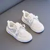 Sapatos Brancos de Estilo Coreano para Meninas 2025 Outono Novos Sapatos Casuais Tênis da Moda Estudantil Sapatos de Lona Casuais para Crianças Médias e Grandes