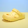 Liquidação de tamancos infantis de EVA de alta qualidade e fofos, sandálias fechadas para bebês e crianças pequenas, sapatos de bebê com sola macia e sandálias no atacado