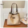 Bolsa de ombro com corrente estilo coreano 2026, fresca e simples, bolsa tote casual minimalista de grande capacidade, bolsa de axila em couro macio