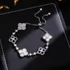 Pulsera de trébol de cuatro hojas de nácar natural con cordón, una pulsera floral lujosa y elegante para mujer