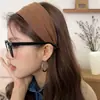 Diadema de punto roja vintage para mujer, con un aspecto sofisticado, perfecta para otoño e invierno, con un diseño de corona alta, ala ancha plisada y estilo versátil.