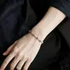 Pulseira Cruz Colorida de Zircônia de Alto Padrão para Mulheres, Luxo Acessível de Nicho, Estilo Frio Exquisito, Elegante Retrô, Acessórios Modernos