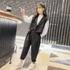 Conjunto JK para Niñas Primavera Otoño 2025 Nuevo Estilo Moda Infantil Estilo Academia Niños Medianos y Mayores Traje Casual Conjunto de Tres Piezas