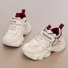 Zapatillas versátiles para niñas 2026 primavera y otoño nuevos zapatos de papá para niños zapatos de correr transpirables antideslizantes para niños mayores