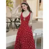Vestido Rojo con Cintura Marcada Bordado de Lazo Juguetón Estilo Francés Juvenil Conjunto de Falda Atmósfera Festiva Otoño/Invierno 2026