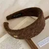 Diadema de Lana Ovalada con Etiqueta Dorada para Mujer, Versión Ancha, Diadema Alta para la Parte Superior de la Cabeza, Pasador de Otoño e Invierno, Accesorios para el Cabello de Lujo Accesible de Gama Alta