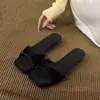 Sandalias planas de satén minimalistas francesas de una tira con punta abierta para mujer, verano, ropa de exterior, nuevo estilo 2026, estilo vacacional, sandalias de cuña baja