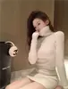 Vestido de tricô de gola alta para usar com um casaco, vestido bodycon justo e que valoriza a silhueta para outono e inverno, sexy e adequado para usar como base ou sozinho para mulheres