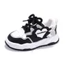 Tênis feminino 2025 outono/inverno novo superfície de couro sola macia sapatos de calçar cor bicolor versátil casual para meninas sapatos brancos
