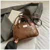 Bolsa de Mão com Relevo de Nicho Versão Coreana 2025 Inverno Nova Elegante e Fashion Bolsa de Ombro Bolsa Transversal para o Dia a Dia