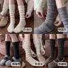 Calcetines de pantorrilla dulces y lindos para otoño e invierno, calcetines holgados de punto de cachemira engrosados, calcetines con patrón de diamantes combinados con zapatos Birkenstock, calcetines de media pantorrilla