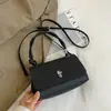 Bolso de Mano Shuai Mijia 2026 Primavera Nuevo con Patrón de Lichi Suave, Bolso Cuadrado Pequeño Estético de Alto Valor Único para Llevar en la Mano para Viajes Diarios