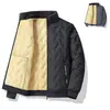 Novo casaco de inverno masculino de algodão com lã de cordeiro, esquema de cores clássico, gola alta simples, jaqueta acolchoada versátil e quente