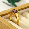 Anillo de titanio y acero con diseño geométrico de diamante 18K, simple y elegante, nuevo estilo INS europeo y americano, joyería de mano de lujo ligero de nicho para mujer