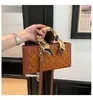 Bolsa de Mão de Luxo de Alta Qualidade para Mulheres, Novo Modelo Primavera 2026, Bolsa Transversal Versátil com Bordado Intrincado, Bolsa de Mão Estilo Lady Dior, Bolsa de Mão Quadrada Pequena