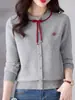 Nova Moda Outono e Inverno Gola Redonda Malha Fashion com Cadarço Design de Cor Pura Malha de Manga Longa Camisa Base Versátil Feminina