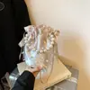 Bolso Pequeño de Seda Plegado de Moda Europeo y Americano para Mujer 2025 Verano Nuevo Bolso Bandolera Diagonal con Cadena de Perlas