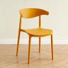 Cadeira Plástica Moderna Minimalista para Uso Doméstico, Cadeira para Adultos com Encosto, Cadeira em Forma de Chifre, Cadeira de Jantar para Café, Leve e Empilhável
