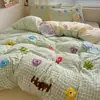 Novo Conjunto de Quatro Peças Bordado Chenille Algodão Lavado Nuvem Super Macio Capa de Edredom Macia Amiga da Pele Conjunto de Três Peças para Dormitório Estudantil Venda por Atacado