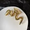 Pinza Grande de Tiburón Estilo Coreano, Forma de Ola Metálica 'Mm', Pasador Simple y Elegante para la Parte Trasera de la Cabeza
