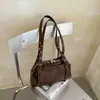 A bolsa feminina popular de grande capacidade deste ano, nova coleção de inverno 2026, bolsa tote casual vintage para ombro, moda