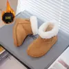 Botas de Neve de Veludo para Crianças 2025 Novo Inverno Acolchoadas e Quentes Sapatos de Algodão para Meninos Sola Macia Confortáveis Botas de Algodão para Meninas