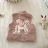 Colete de Fleece timo para Meninas Meninos Outono Inverno Modelo 2026 Jaqueta Cartoon para Crianças Veludo Plus Capa Fofa Meninas Estilosas