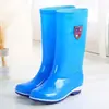 Botas de chuva femininas de cano alto com solas de borracha, sapatos impermeáveis quentes antiderrapantes de cano médio, sapatos de borracha, galochas para uso no trabalho, cozinha e mercado