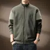 Moletom de alta qualidade estilo americano moderno com bordado e gola alta para homens, jaqueta cardigã estilosa de cor bloco, modelagem solta, para primavera e outono.