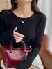 Camiseta interior para mujer otoño e invierno estilo nuevo blanca ropa interior manga larga sensación de suéter cuello redondo tejido de punto top primavera y otoño