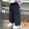 Calças de moletom forradas para meninos Calças grossas de bebê Calças casuais de veludo cotelê para crianças Inverno 2026 Novo estilo Calças compridas com punho Quente